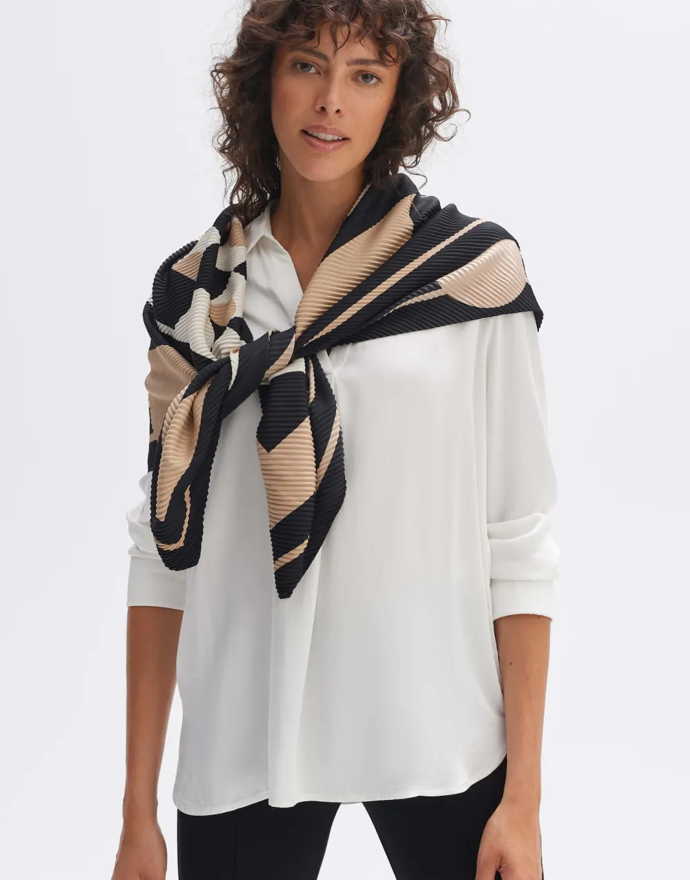 doek_aplissa_scarf_1.webp OPUS Fashion Doek Aplissa Scarf^ Accessoires