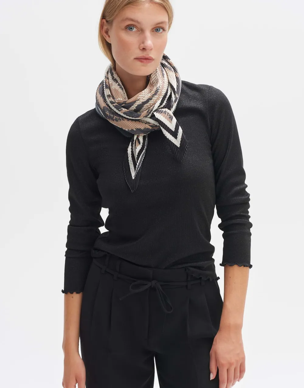 doek_attiga_scarf_1.webp OPUS Fashion Doek Attiga Scarf^ Accessoires