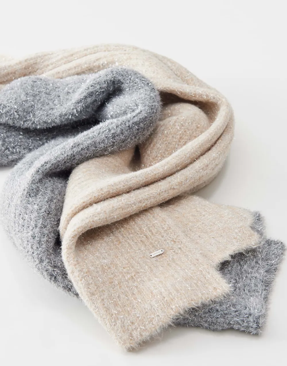 gebreide_sjaal_aglezi_scarf_5.webp OPUS Fashion Gebreide Sjaal Aglezi Scarf^ Accessoires