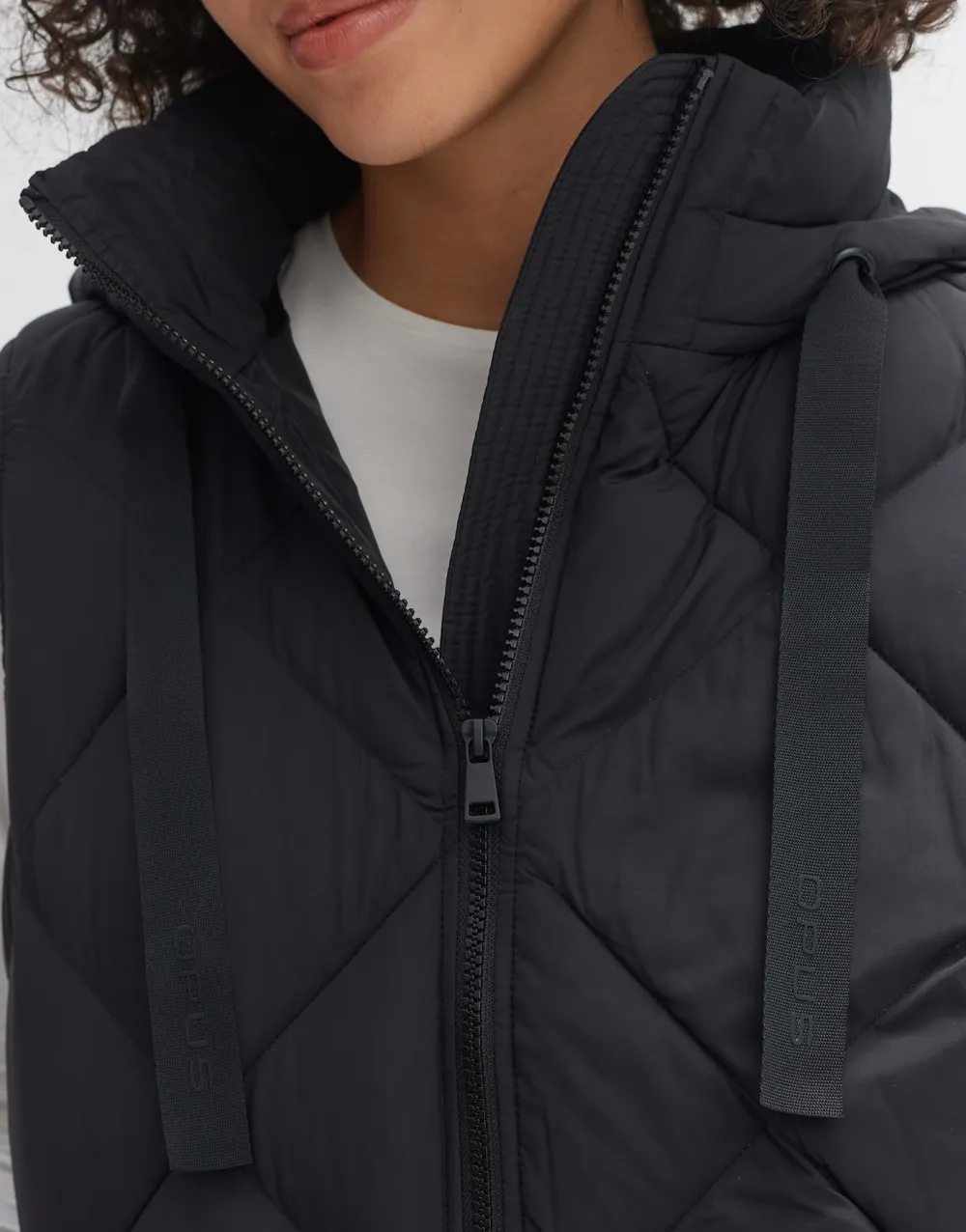 gewatteerde_bodywarmer_wafi_2.webp OPUS Fashion Gewatteerde Bodywarmer Wafi^ Blazer & Vesten