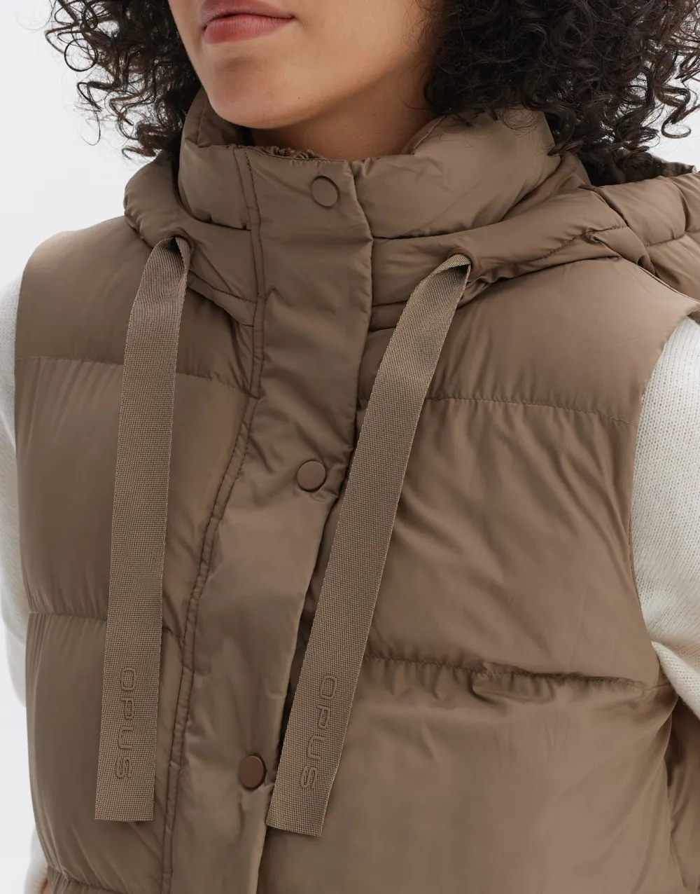 gewatteerde_bodywarmer_wafina_2-2.webp OPUS Fashion Gewatteerde Bodywarmer Wafina^ Blazer & Vesten