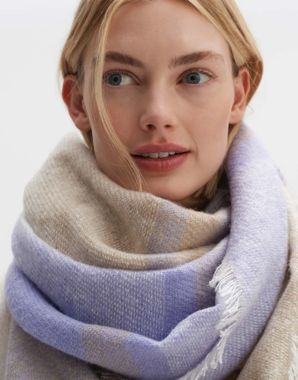 oversized_sjaal_akelsa_scarf_2.webp OPUS Fashion Oversized Sjaal Akelsa Scarf^ Accessoires